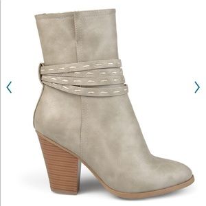 LARKYN journee booties, NWOT